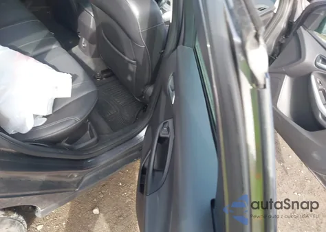 2014 Ford Focus Se z USA, uszkodzony, nr VIN 1FADP3K25EL428199